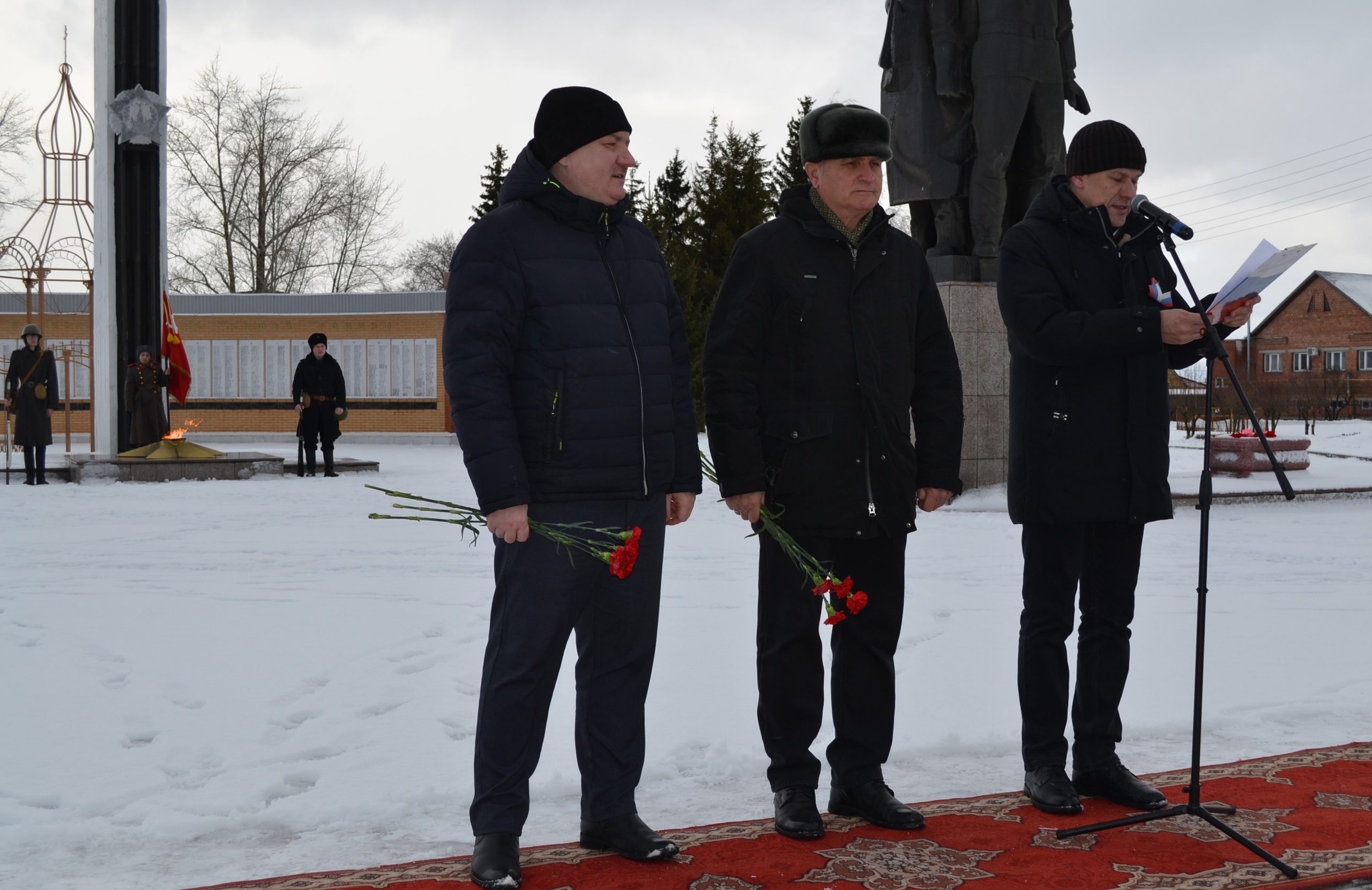 3 декабря в День Неизвестного солдата состоялась церемония возложения цветов к Вечному огню на Мемориале Славы.