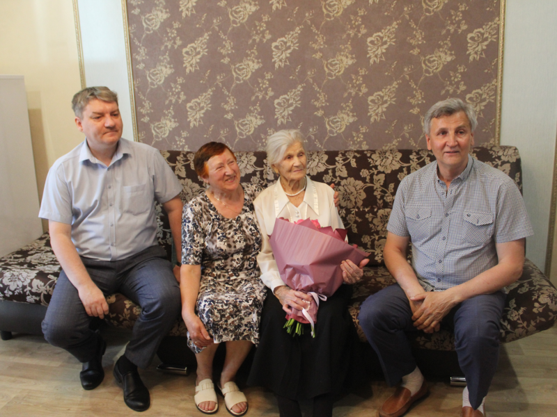4 июня свой 99 день рождения  отметила ветеран Великой Отечественной войны, жительница  города Калачинска  Валентина Михайловна Гапонова.