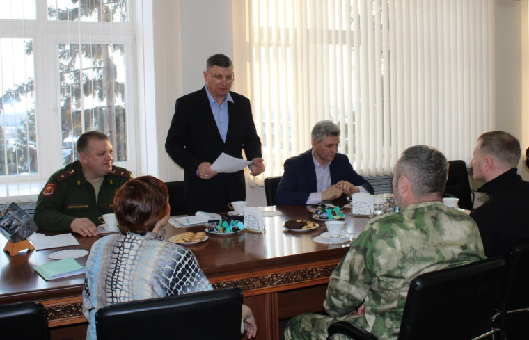 Очередная встреча с участником СВО состоялась в администрации Калачинского района.